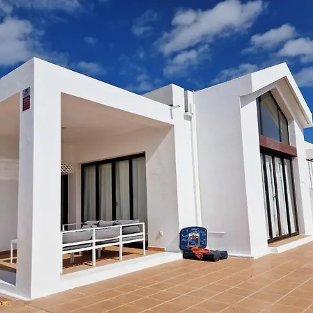 Villa Lovely 2-Bed Villa In Playa Blanca